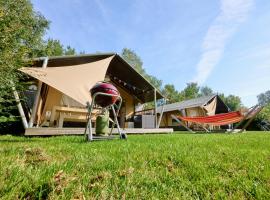 Glamping Twente, hotel di Denekamp