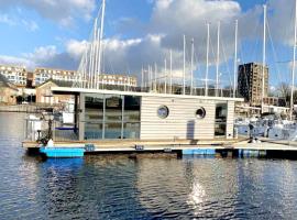 Hausboot Luv, hotel en Flensburg