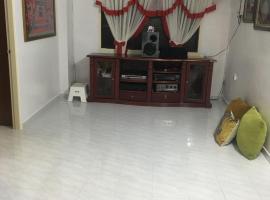 Family House, kuća za odmor ili apartman u gradu 'Jelutong'