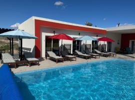 Casa Andmar - Mountain retreat, hotel med pool i La Romana