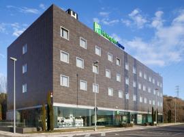 Holiday Inn Express Pamplona, an IHG Hotel, hotel a prop de Aeroport de Pamplona - PNA, a Mutilva Baja