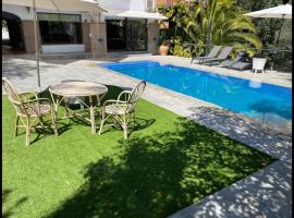 Costa Maresme Barcelona , Garden Guest House,Relax & Pool, hotel en Cabrils