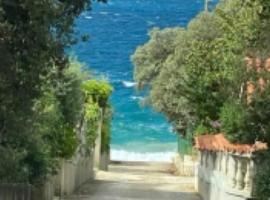 3 Bedroom Urban Condo Townhouse by the Adriatic Sea, hotel u gradu Kožino