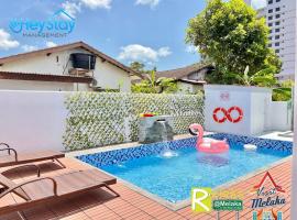 Klebang Villa 17Pax PrivateSwimmingPool TownArea By Heystay Management, casa o chalet en Melaka