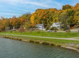 River Front Home in the Heart of Ithaca, Ferienunterkunft in Ithaca