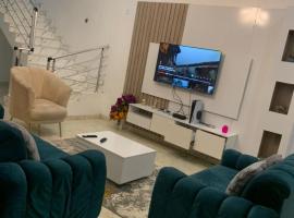 Jilles apartments -4bedroomduplex24hrlight&security, hotell sihtkohas Lekki