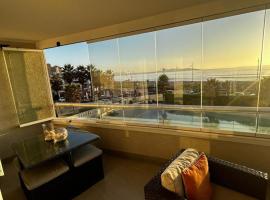 DPTO- CALOR DE HOGAR AVDA DEL MAR- AQUA LA SERENA PRIMERA LINEA、ラ・セレナのホテル
