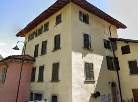 Casa Gialla - I