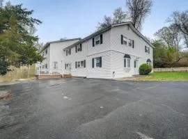 Spacious Triangle Townhome - Near Hiking and Golf!
