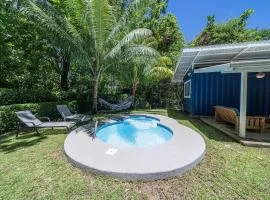 Cute, modern Tiny home with pool for 2 people in Playa Potrero