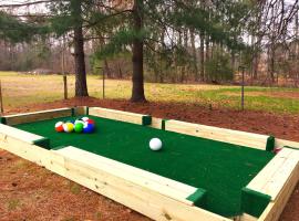 Uncle Bill's Lodge & Soccer Pool Showdown, self-catering accommodation in Surry