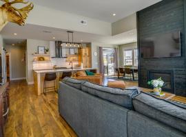 Stylish Montana Vacation Rental with Private Hot Tub, hotel i Red Lodge