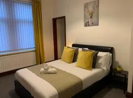 Rodsley - 2 bedroom 1st floor flat Free Parking WiFi and Netflix