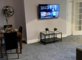 Heaton-Beautiful 3 Double Bedrooms Sleeps 6 Free Parking and Wifi