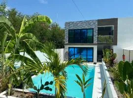 Apartamento independiente en casa