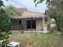 Les jonquiers, gîte indépendant cosy avec jardin, hytte i Aubagne