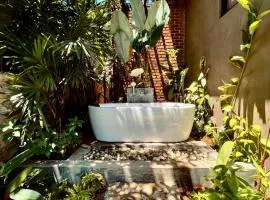 Banana Bunks Mirissa