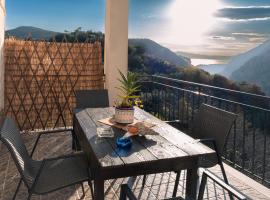 Ridomo Canyon Apartment, family hotel in Anatolikón