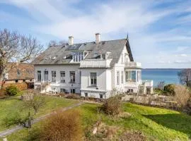 Beautiful Home In Hellebæk
