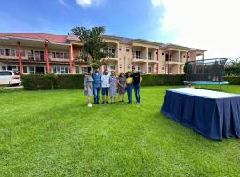 PMK Resort, hotel u gradu Fort Portal