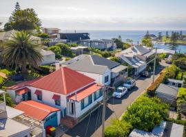 Cosy coastal cottage- Allwood Harbour, Hotel in Kiama