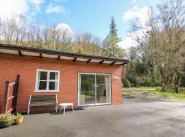 Salmon Cottage, holiday home in Llanwrthwl