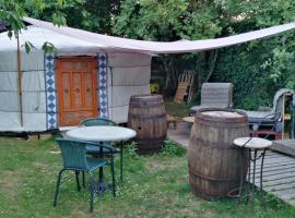 La Yourte du Jardin Caché, люкс-шатер в городе Марманд