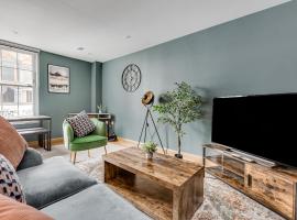 Homely 2 beds apt up to 5 Guests-Wifi by Tent Serviced Apartments, hotel di Chertsey