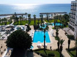 Sandy Beach Hotel & Spa - ex Sentido, hotel in Larnaka