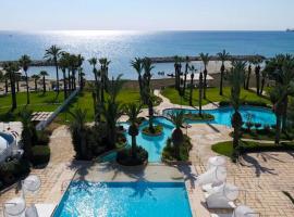 Sandy Beach Hotel & Spa - ex Sentido, hotel sa Larnaka