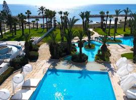 Sandy Beach Hotel & Spa - ex Sentido, hotel i Larnaca
