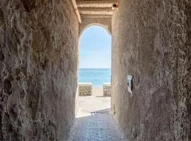 Una porta a mare