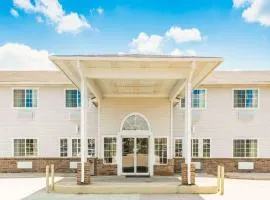 Super 8 by Wyndham Platte City Kansas City Area