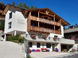 Chalet Apartments Ambria, planinska kuća u La Villi