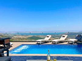 Galilee Hills - Resort & Suites, alojamento com cozinha em Maghār