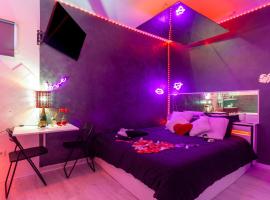 love room avec balnéo, accessible hotel in Toulon