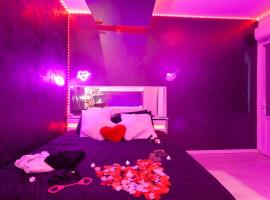 love room avec balnéo, accessible hotel in Toulon