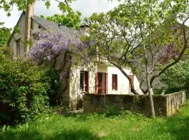 Lovely rural and quiet farmhouse with natural swimming lake