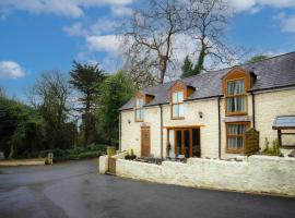 Rose Coach House - 3 Bedroom Cottage - Pendine, hotel in Pendine