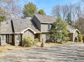 Snowflakes to Summer Wind, vacation home in Lake Harmony