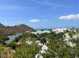 Cottage Cosy Duplex Anse Marcel, Vue mer et marina，Anse Marcel 的小屋