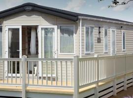 Hoburne Devon Bay Stunning 3 bed static caravan with full decking: Paignton şehrinde bir kiralık sahil evi