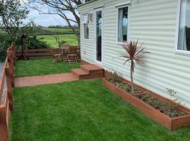 Coed Bach, Nr Rhosneigr, Anglesey (Pet Friendly), hotel v destinácii Rhosneigr