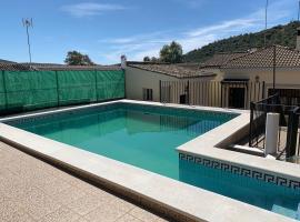 Chalet El Madroño, en el Castillo de las Guardas., vakantiehuis in Minas del Castillo de las Guardas