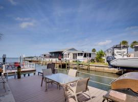 Nettles Island, Jensen Beach Home with Patio and Grill, hotel with parking in Jensen Beach