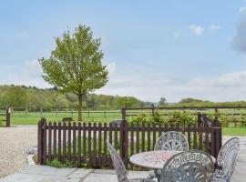 Leveret Lodge, hotel na may parking sa Leavenheath