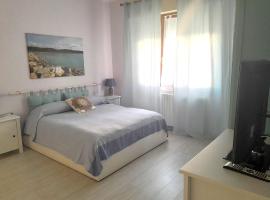 Bilocale piano terra Marina di Cecina, hotel in Marina di Cecina