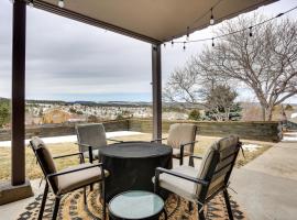 Rapid City Apartment with Mountain Views!, semesterboende i Rapid City