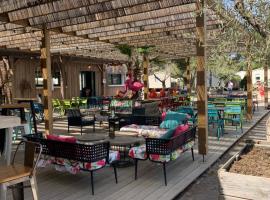 Mobil home Camping 4* La Falaise Narbonne Plage, hotel v destinaci Narbonne-Plage