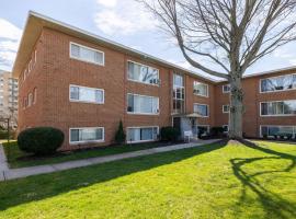 Two Bedrooms near CLE airport 2-4b Georgetown Villas, hotel in Fairview Park